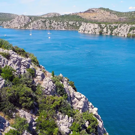 アパート In 53803 *