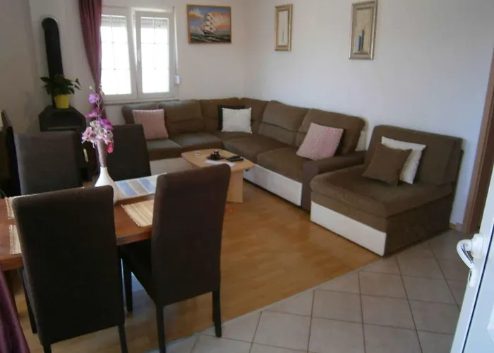 アパート In 53803 *